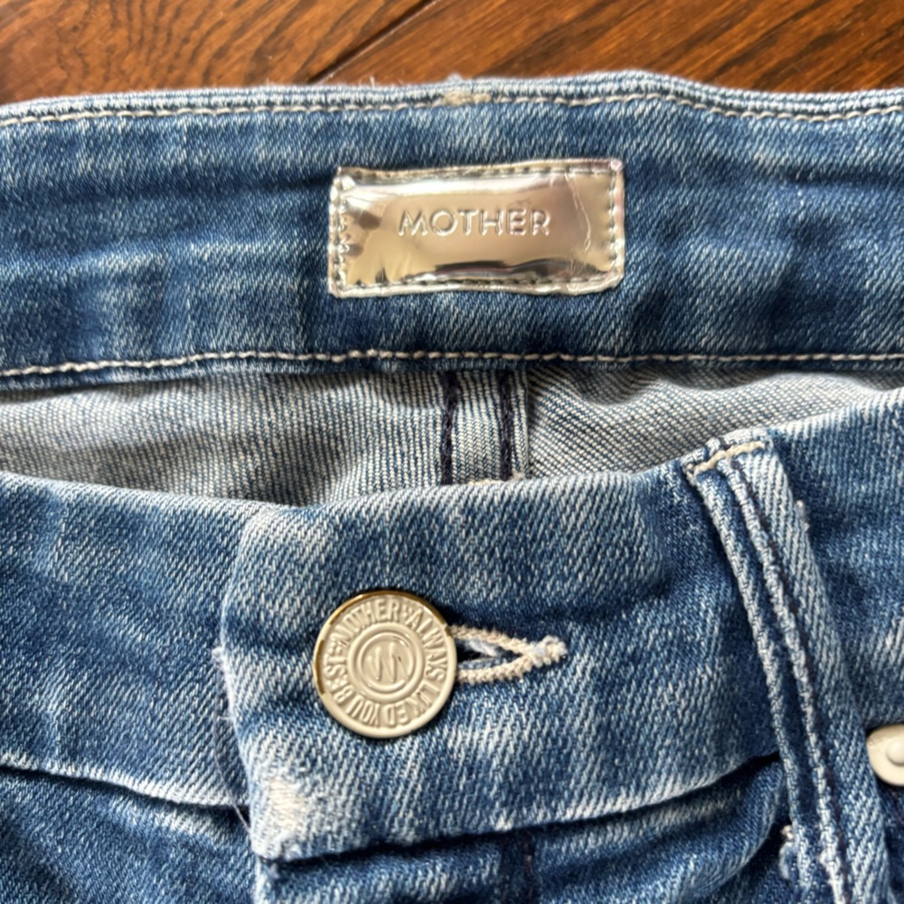 Mother ‘The Looker’ Distressed Jeans - Size 27 - Retail $275 - Picture 6 of 12